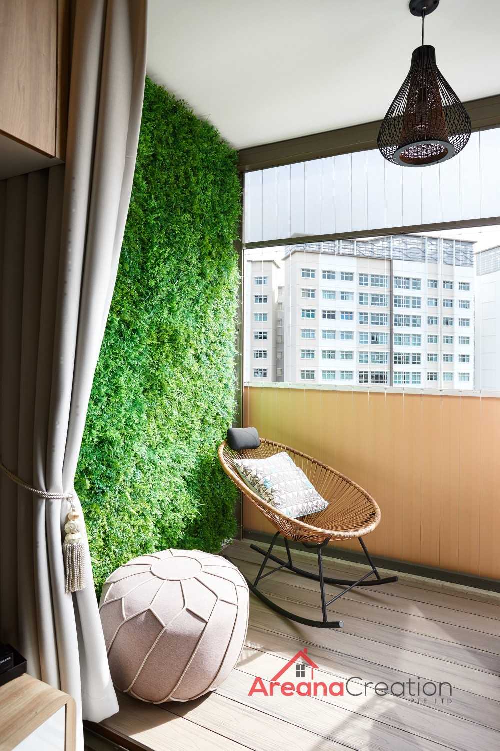 Modern Courtyard with Vinyl Flooring and Homogeneous Tiles