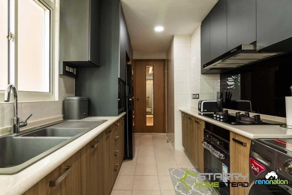 Contemporary Kitchen with Countertop and Kitchen Accessories
