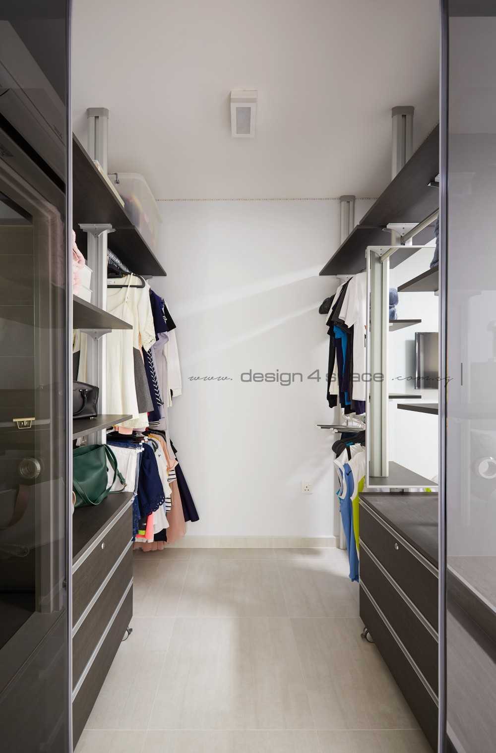 Scandinavian Walk-in Wardrobe with Mirror and Wardrobe