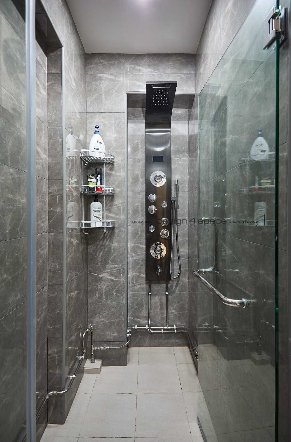 Contemporary Bathroom with Homogeneous Tiles and Bathroom Accessories