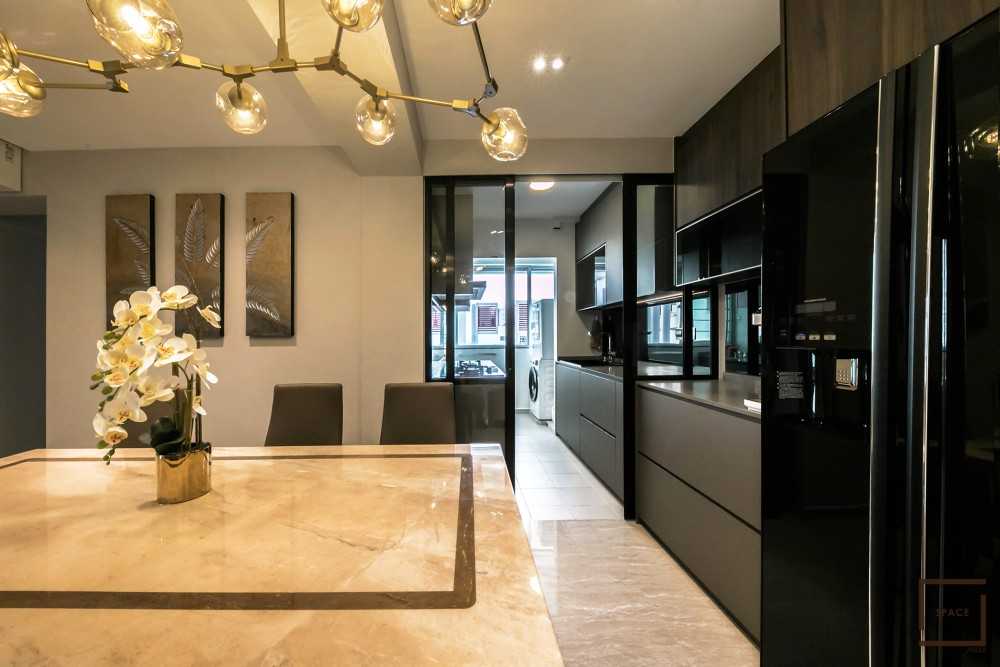 Contemporary Kitchen with Cupboard and Dining Table