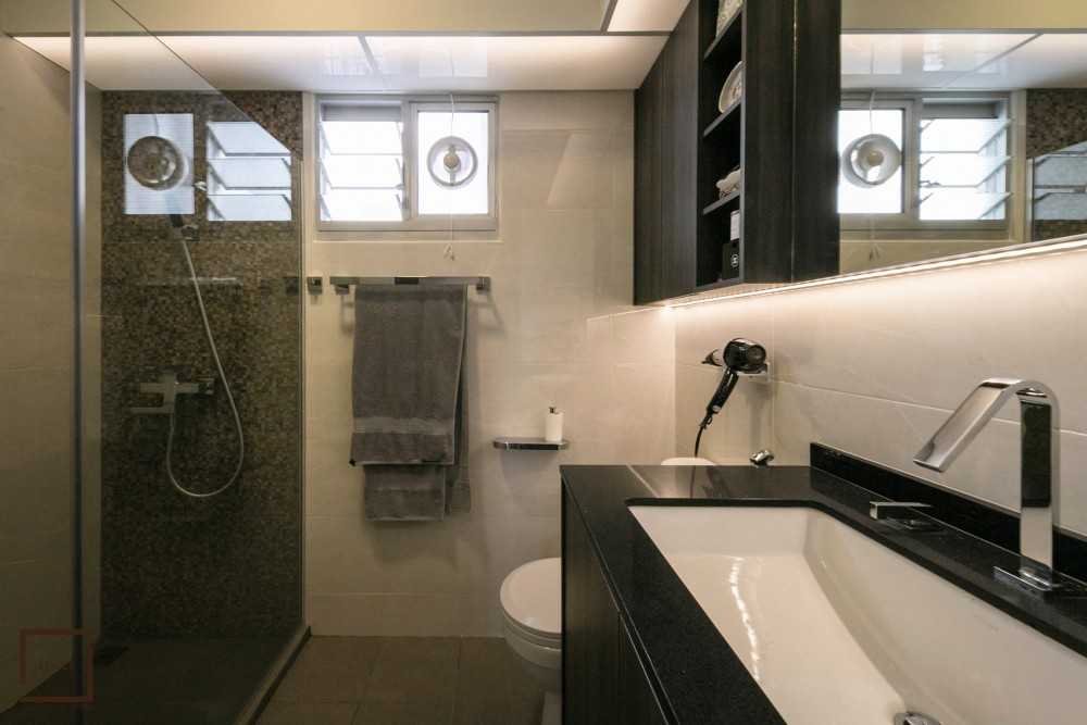 Contemporary Bathroom with Mirror and Shower Screen