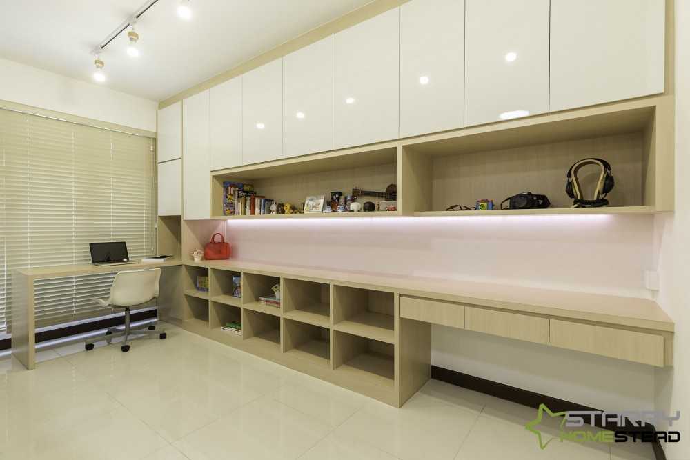 Scandinavian Workstation with Desk and Desk Chairs