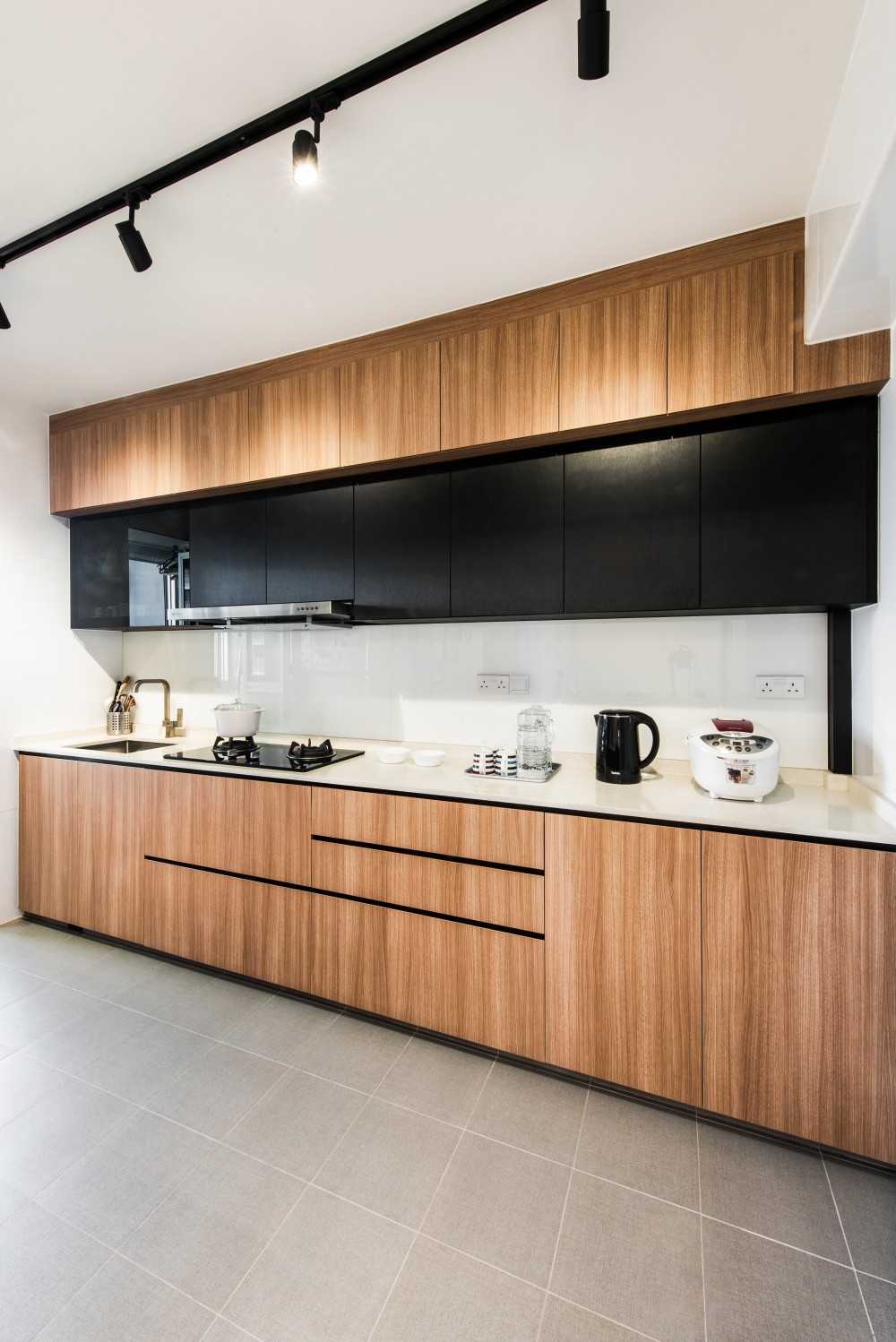 Contemporary Kitchen with Countertop and Homogeneous Tiles