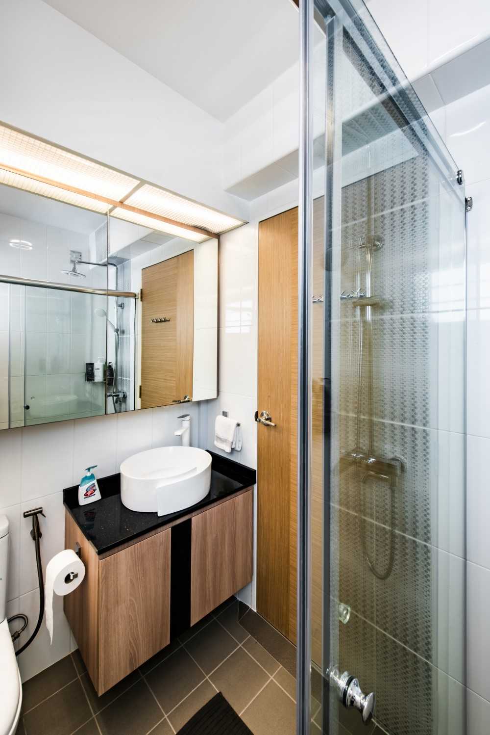 Contemporary Bathroom with Countertop and Mirror