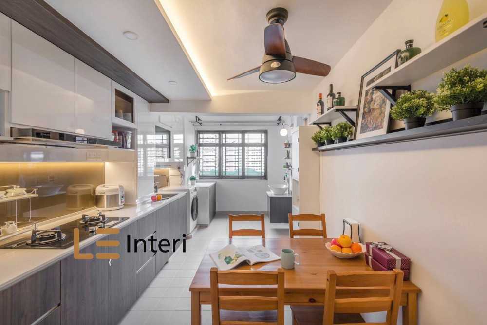 Contemporary Kitchen with Homogeneous Tiles and Cement Floor