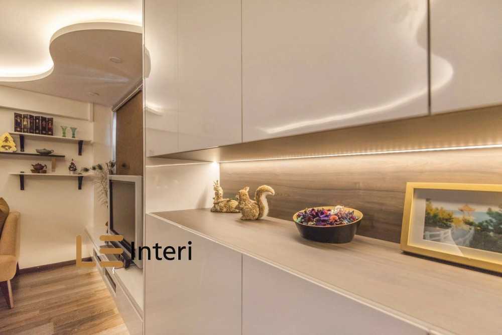 Contemporary Foyer with Vinyl Flooring and TV Console