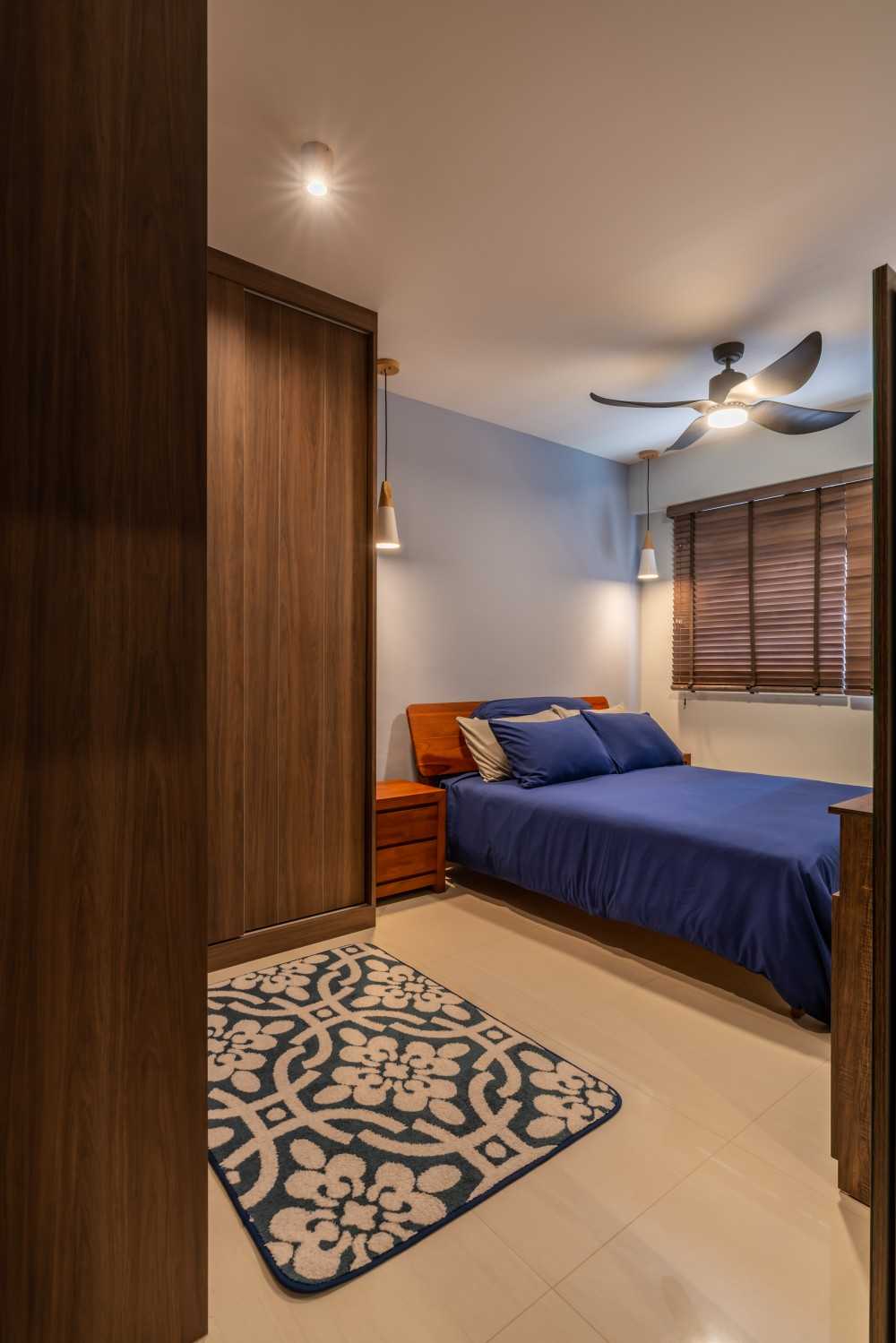 Country Bedroom with Ceiling Fan and Blinds