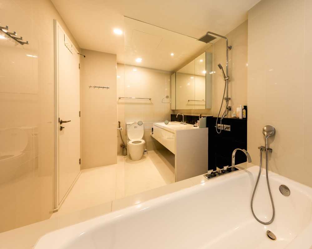 Contemporary Bathroom with Homogeneous Tiles and Wood Flooring