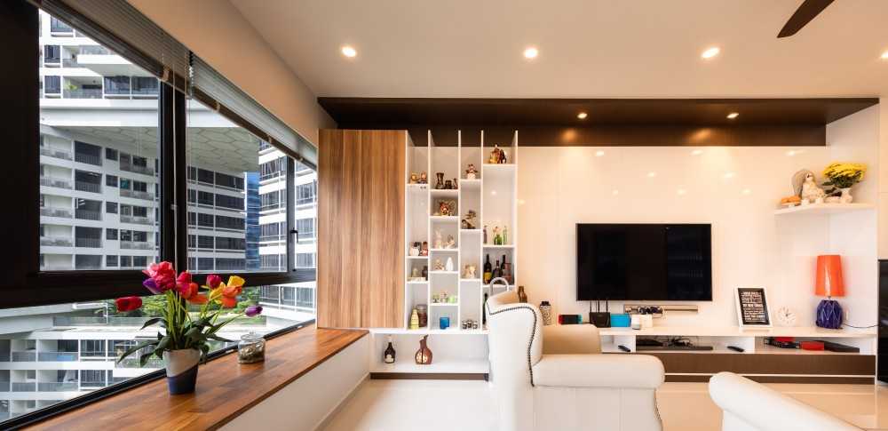 Contemporary Living Room with Settee and Countertop
