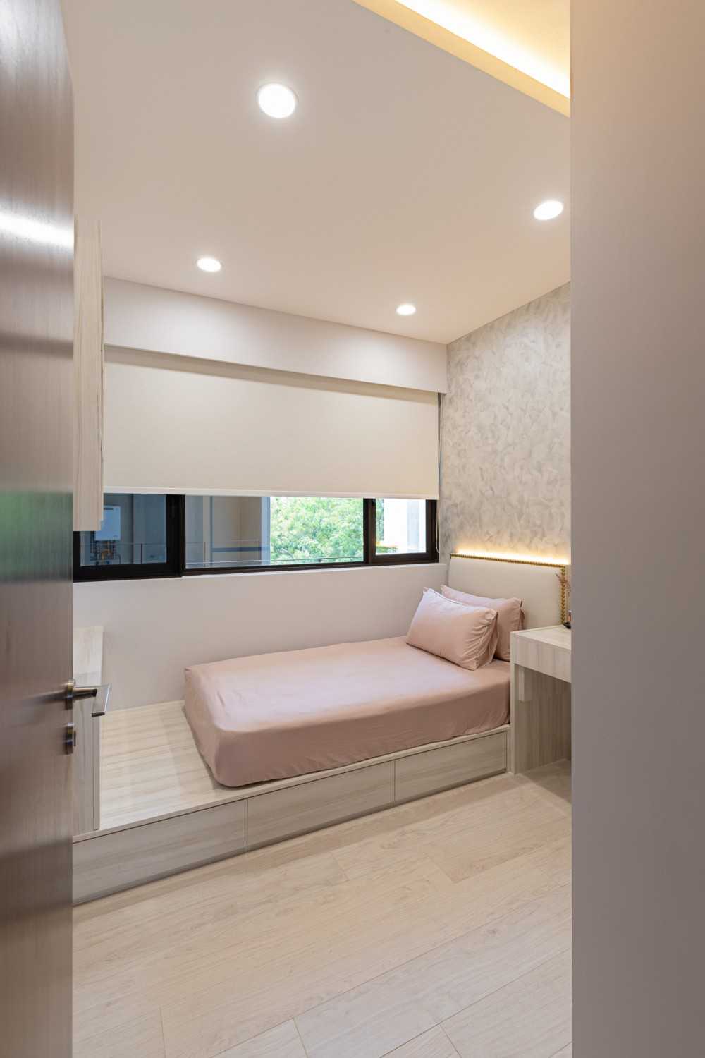 Contemporary Bedroom with Bed and Platform