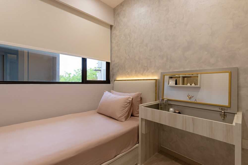 Contemporary Bedroom with Platform Bed and Bed