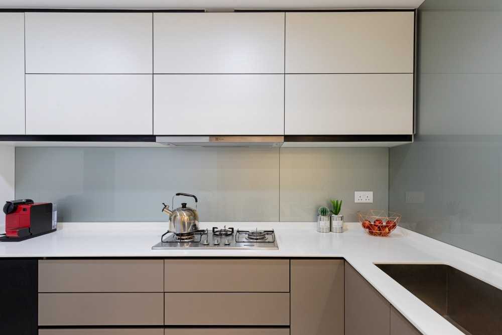 Contemporary Kitchen with Kitchen Backsplash and Kitchen Accessories