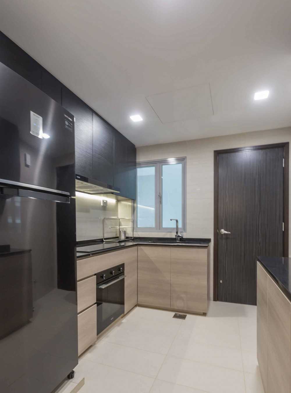 Minimalist Kitchen with Countertop and Homogeneous Tiles