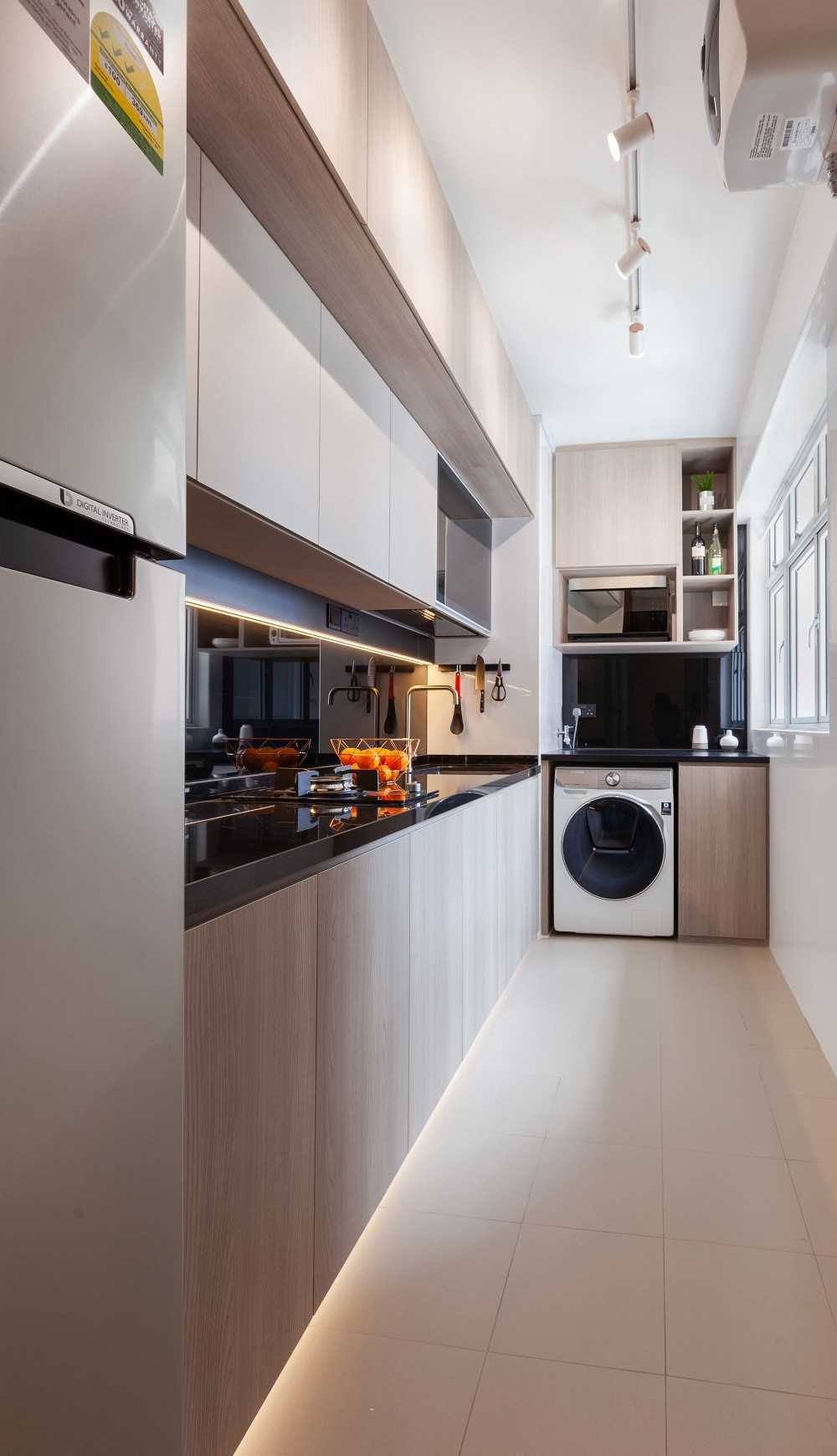 Contemporary Kitchen with Kitchen Tap and Kitchen Cabinets