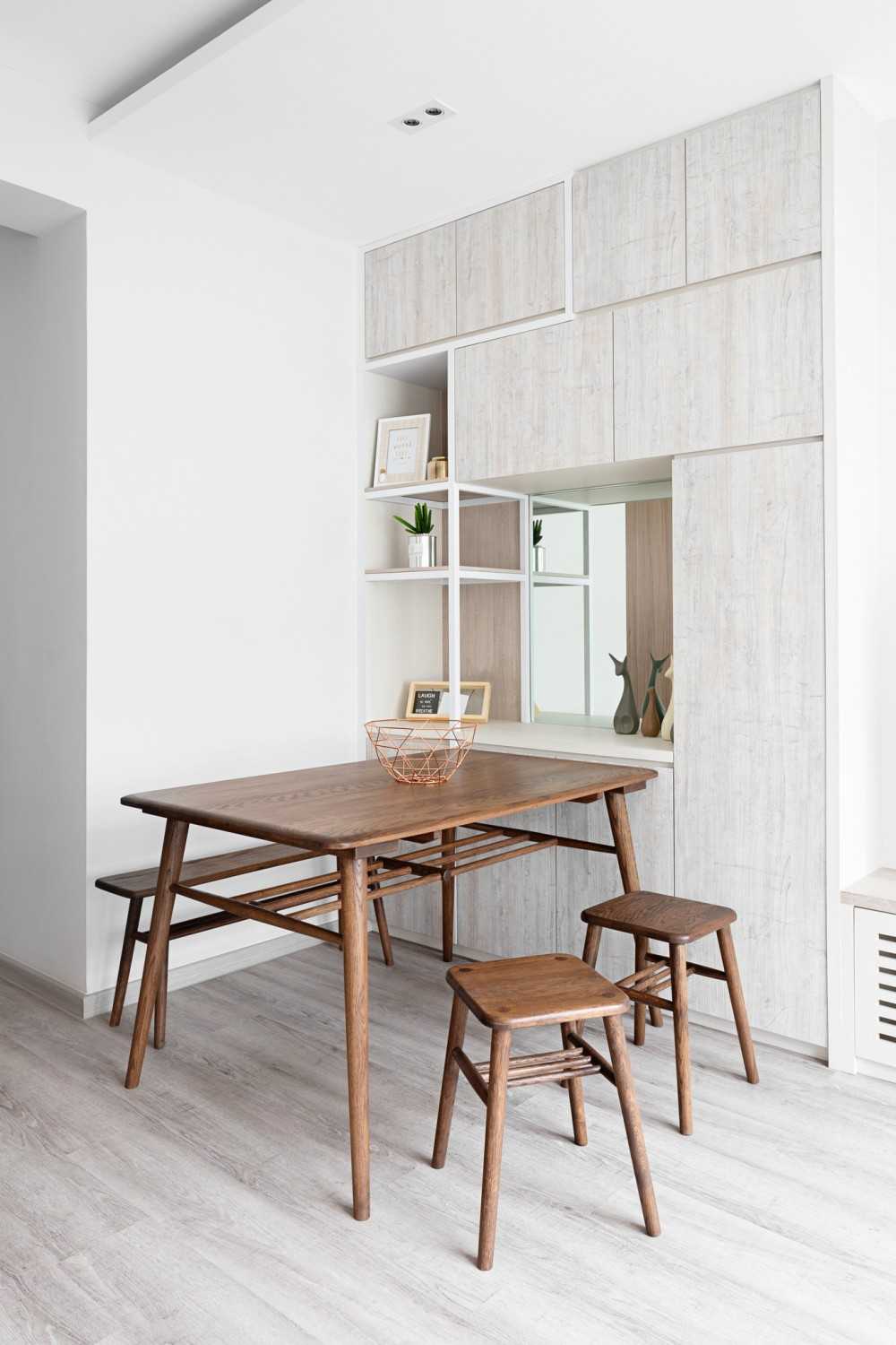 Scandinavian Dining Room with Dining Table and Dining Chairs