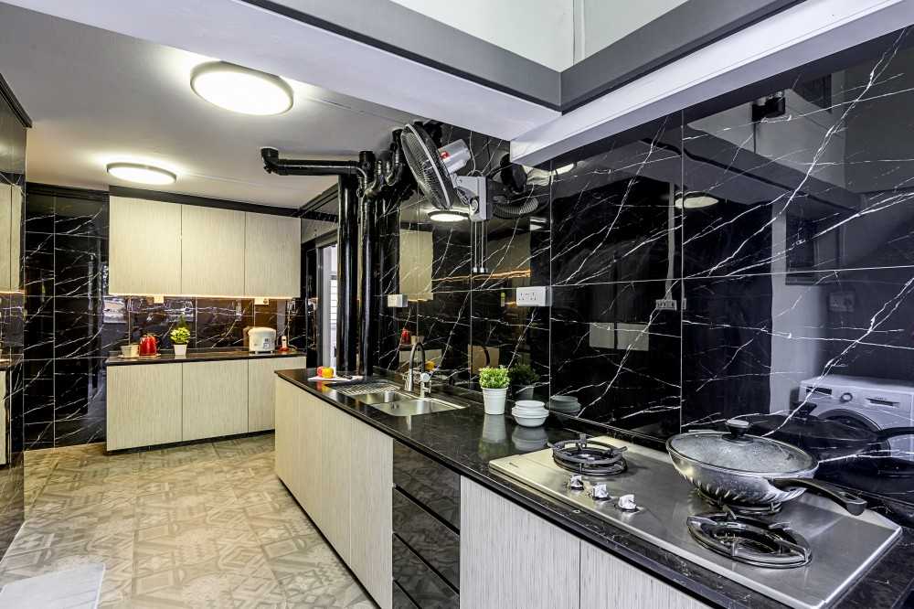 Contemporary Kitchen with Countertop and Homogeneous Tiles