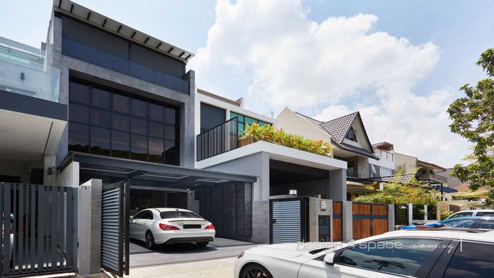Modern Courtyard with Vinyl Flooring and Cement Floor