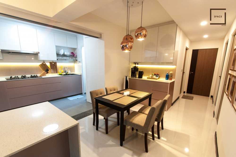 Modern Dining Room with Drop Ceiling and Dining Table