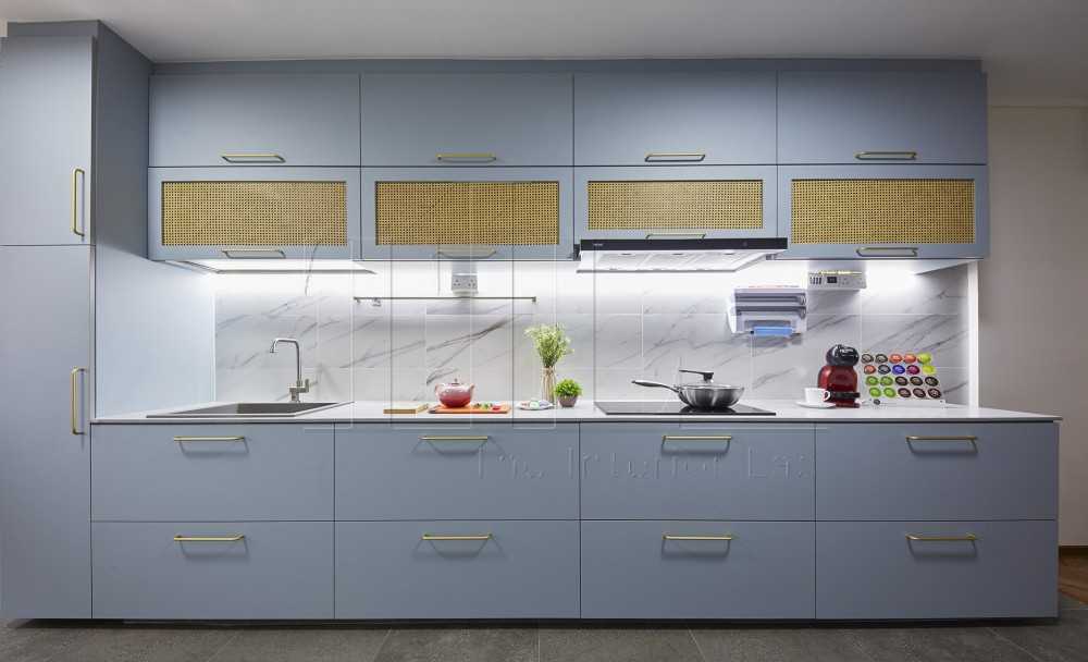 Eclectic Kitchen with Countertop and Homogeneous Tiles