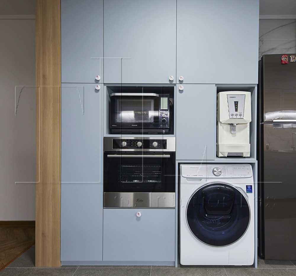 Eclectic Kitchen with Homogeneous Tiles and Washing Machine