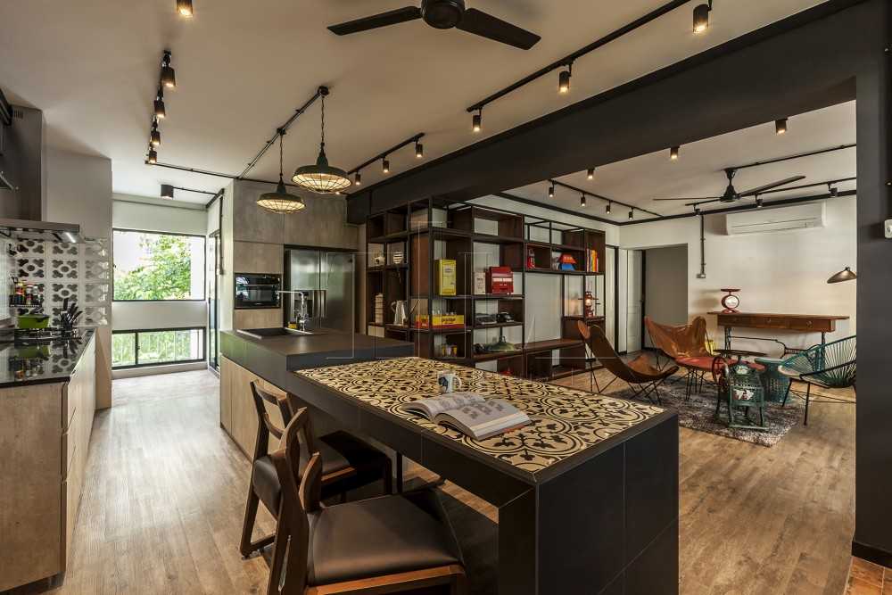 Vintage Living Room with Countertop and Vinyl Flooring