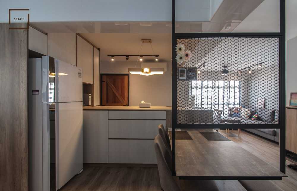 Contemporary Kitchen with Cupboard and Open Kitchen