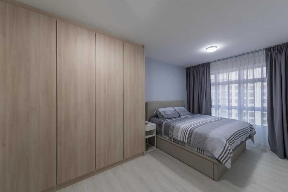 Contemporary Bedroom with Vinyl Flooring and Wardrobe