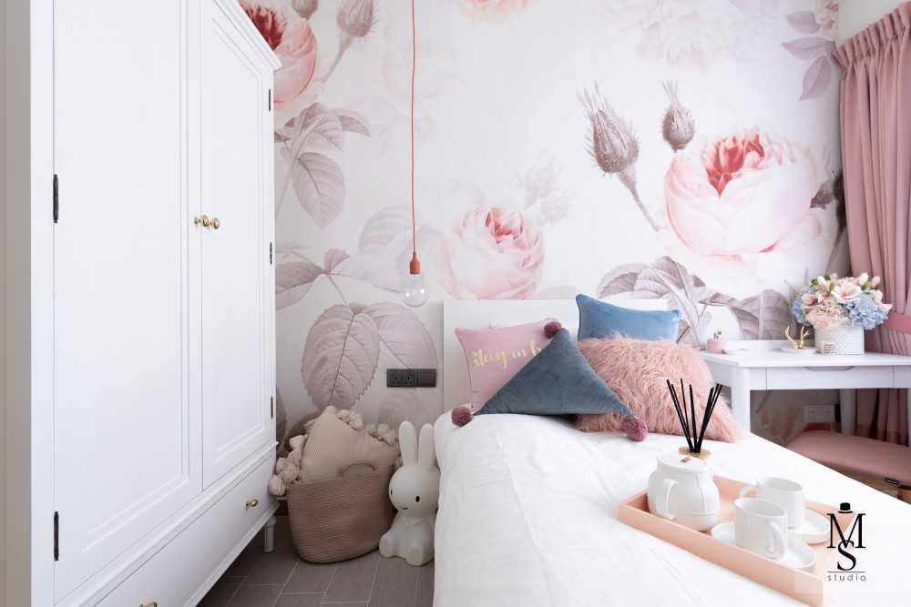 Scandinavian Bedroom with Vinyl Flooring and Bedside Table