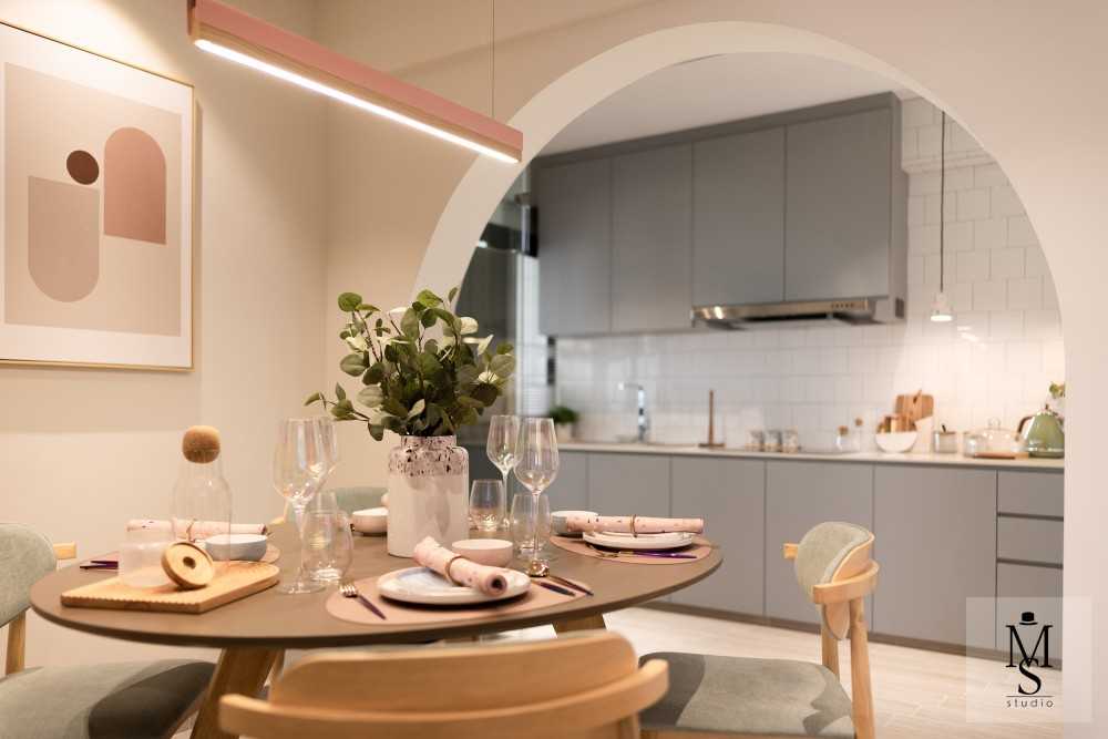 Scandinavian Dining Room with Dining Table and Dining Chairs
