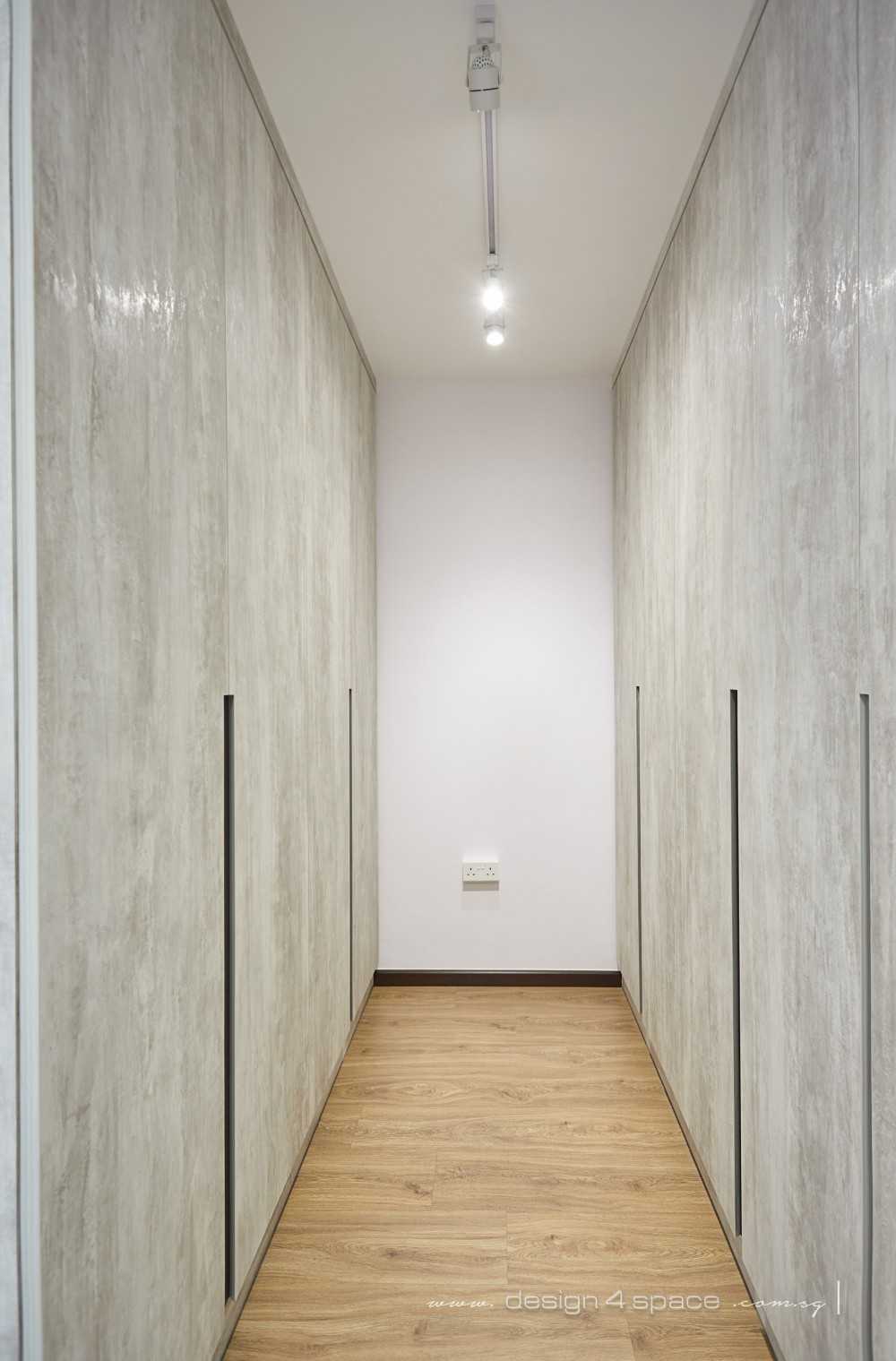 Modern Walk-in Wardrobe with Mirror and Wardrobe