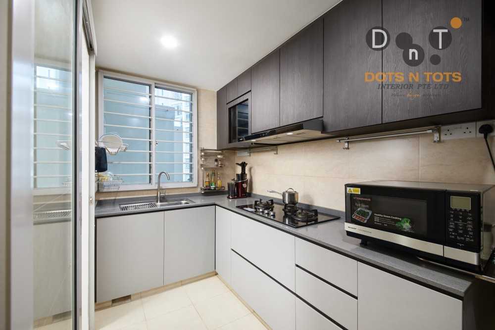 Modern Kitchen with Kitchen Window and Open Kitchen