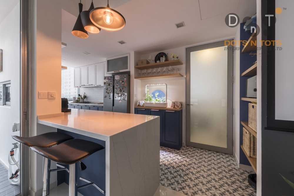 Contemporary Kitchen with Homogeneous Tiles and Wood Flooring