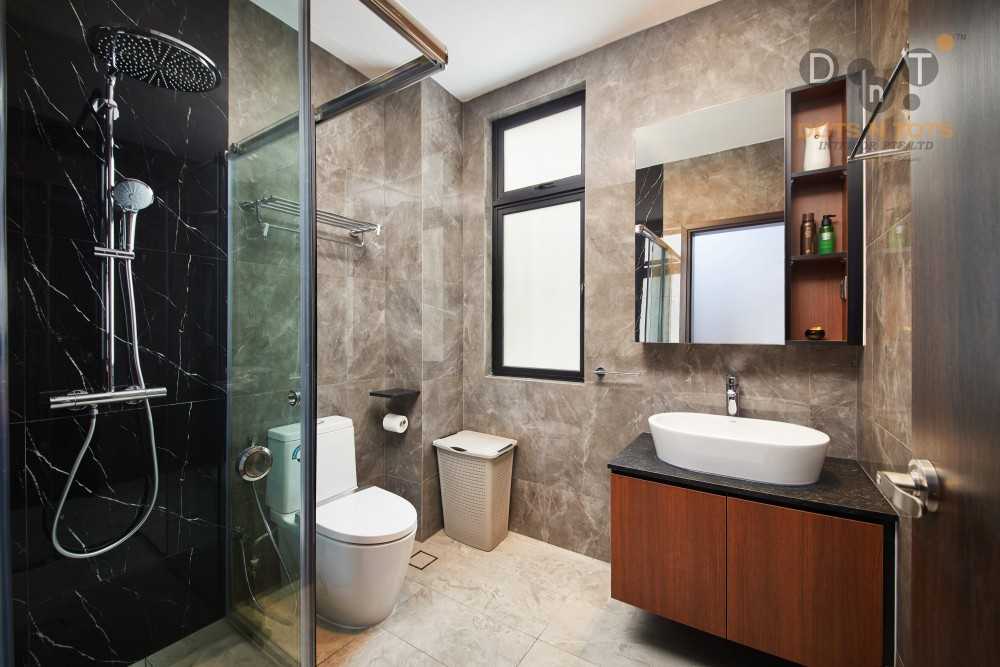 Modern Bathroom with Homogeneous Tiles and Mirror