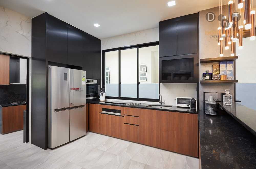 Modern Kitchen with Wood Flooring and Kitchen Window