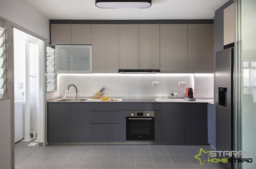 Industrial Kitchen with Open Kitchen and Kitchen Backsplash