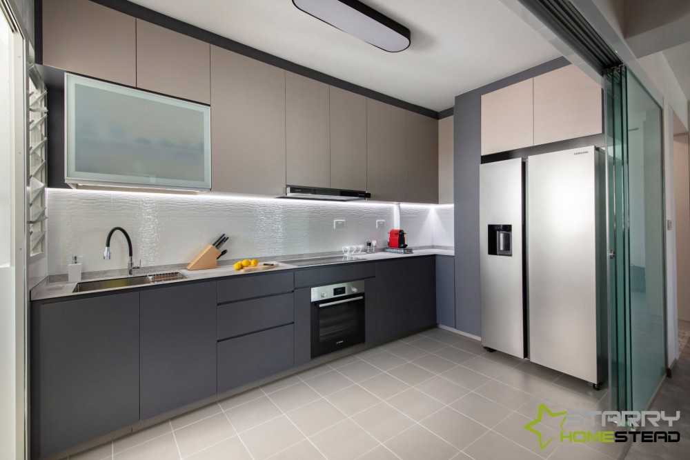 Industrial Kitchen with Open Kitchen and Kitchen Backsplash