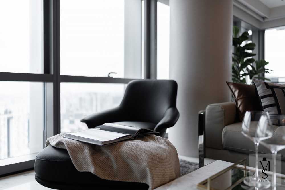 Contemporary Living Room with Armchairs and Coffee Table