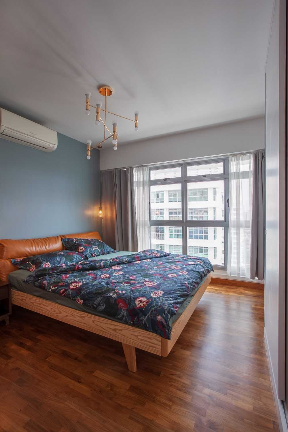 Transitional Bedroom with Wardrobe and Sliding Wardrobe