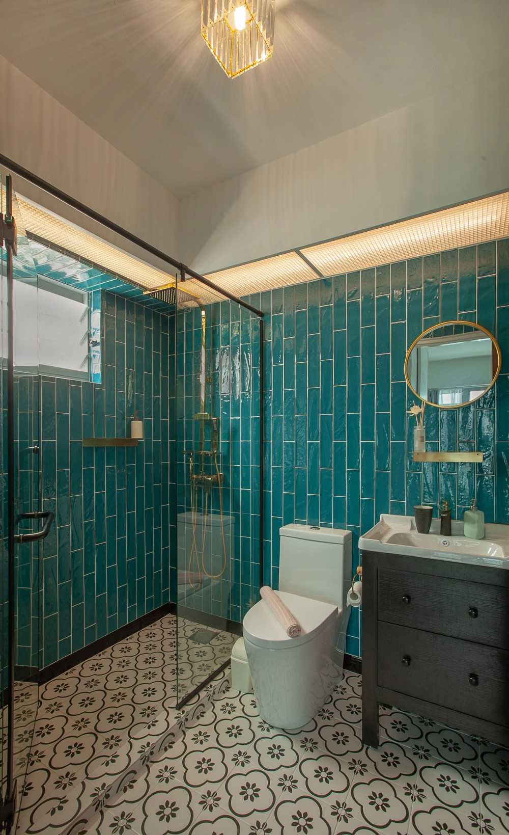 Transitional Bathroom with Mirror and Wall Mirror