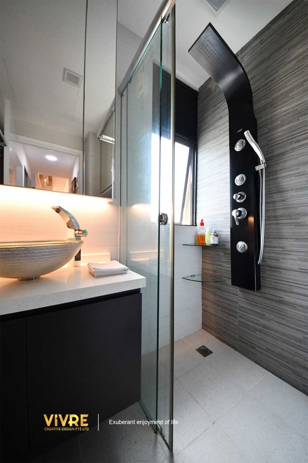 Modern Bathroom with Countertop and Homogeneous Tiles