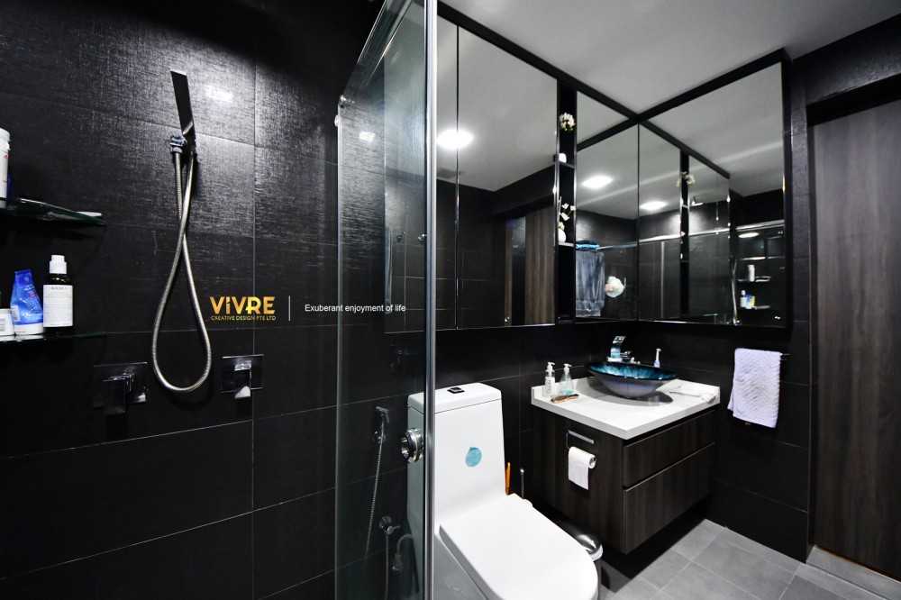 Modern Bathroom with Countertop and Homogeneous Tiles
