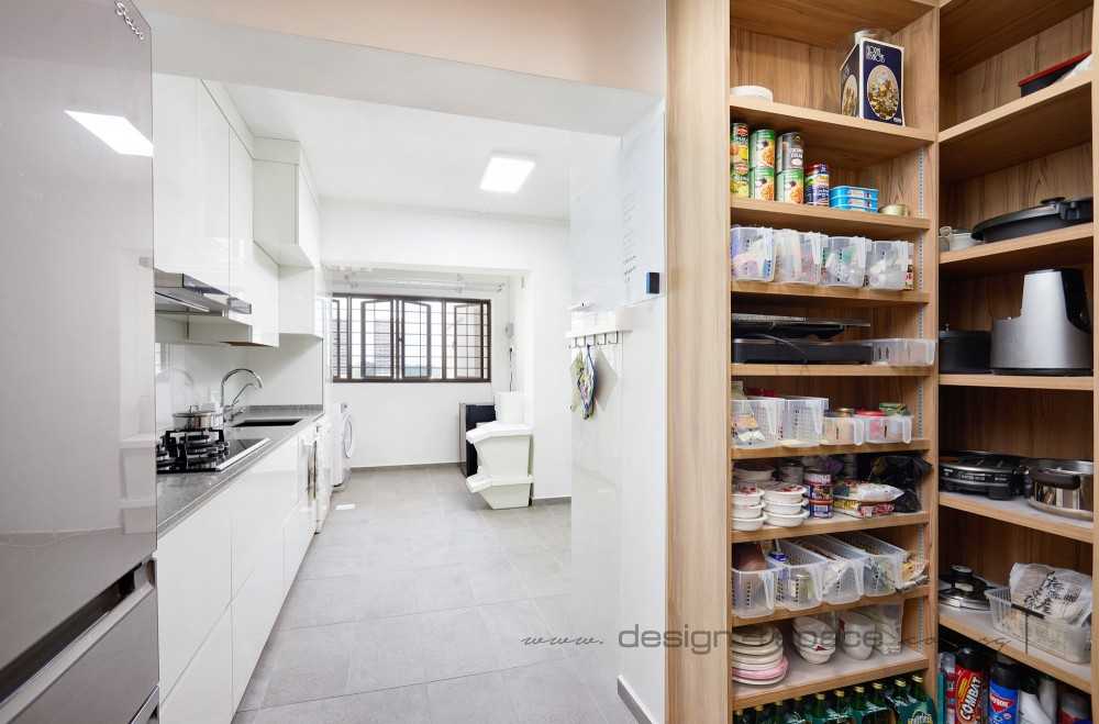 Contemporary Kitchen with Homogeneous Tiles and Granite Floor