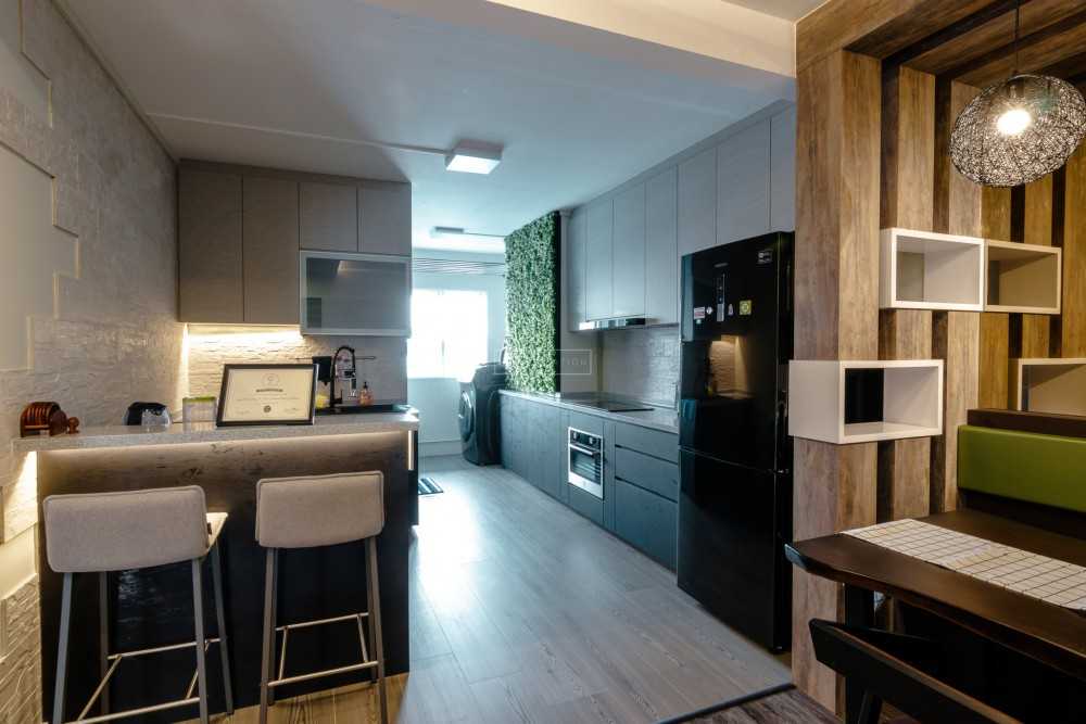 Modern Kitchen with Vinyl Flooring and Kitchen Window