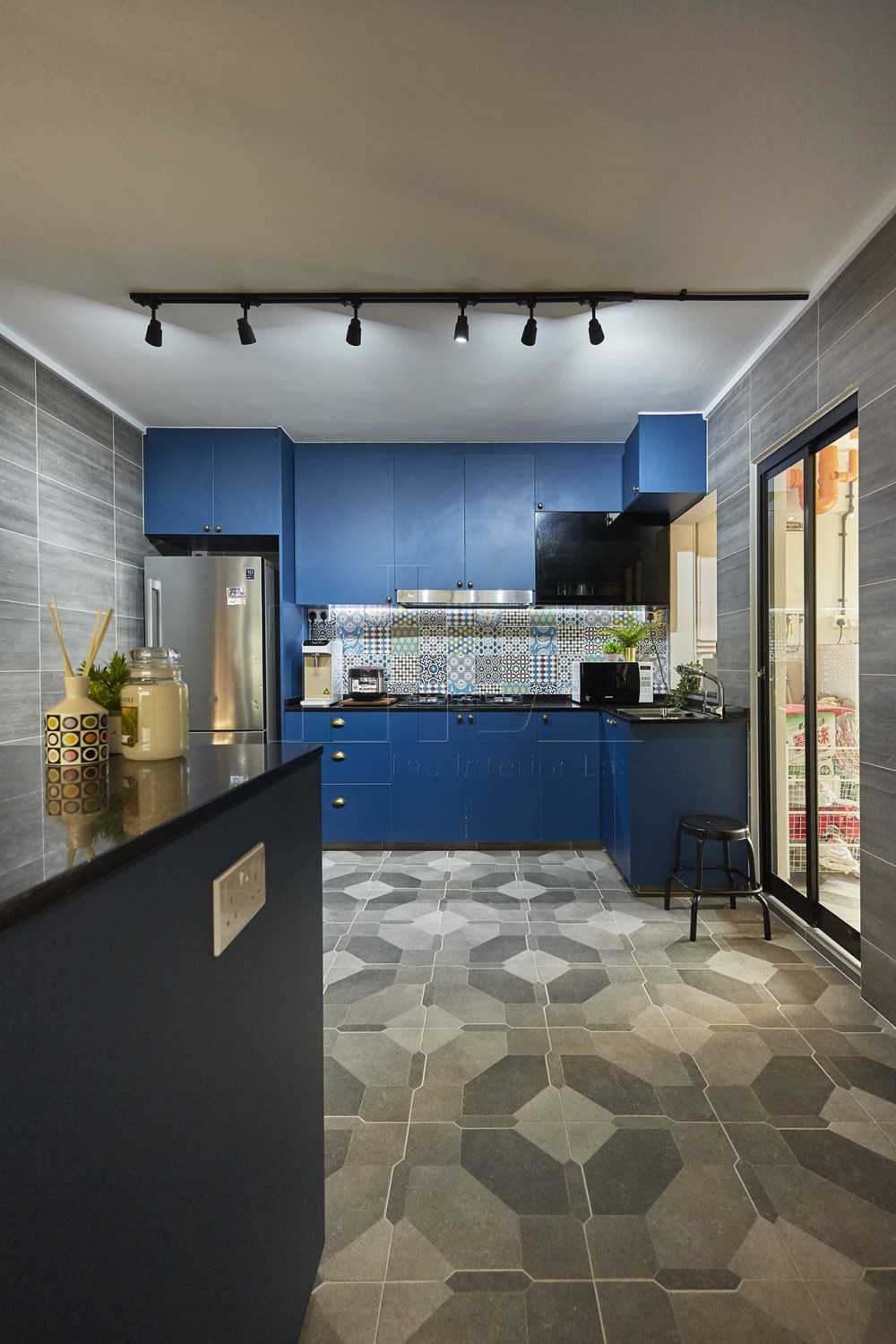 Eclectic Kitchen with Countertop and Open Kitchen