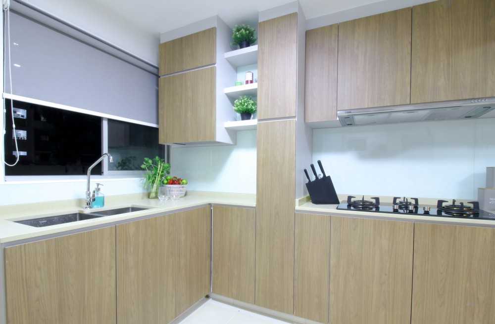Contemporary Kitchen with Countertop and Kitchen Window