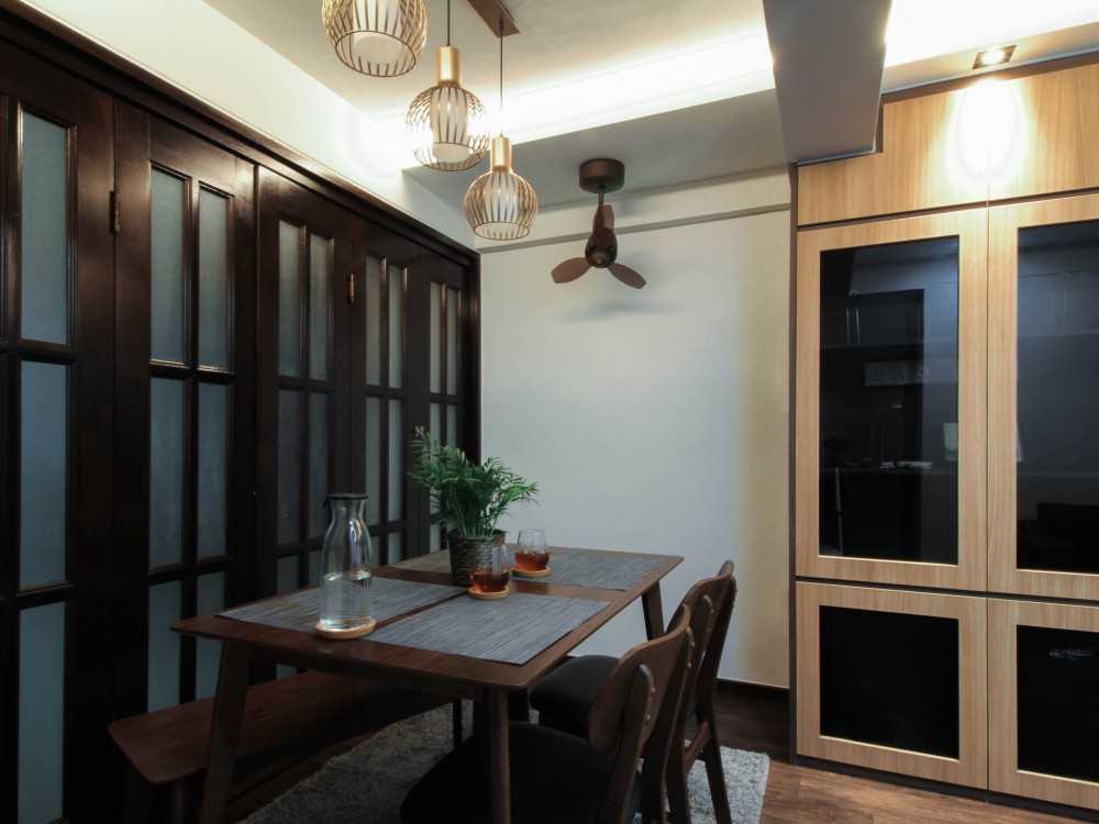 Contemporary Dining Room with Dining Table and Dining Chairs