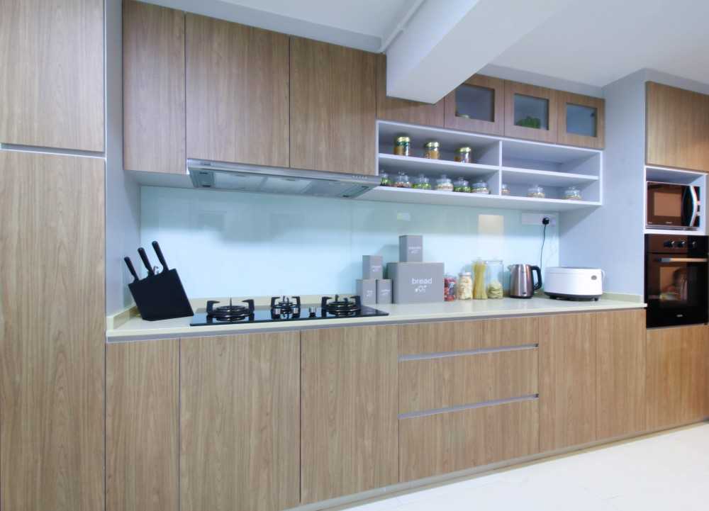 Contemporary Kitchen with Countertop and Open Kitchen