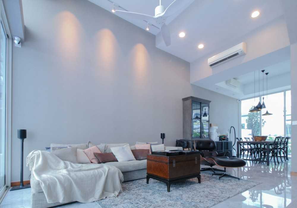Contemporary Living Room with Carpet and Sofa