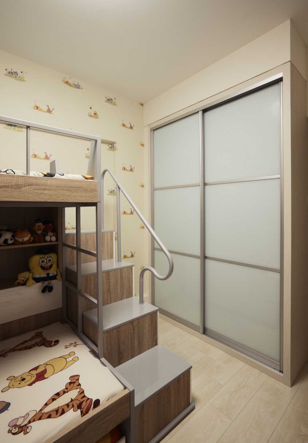 Contemporary Bedroom with Vinyl Flooring and Wardrobe
